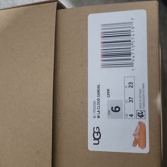 UGG LA Cloud Sandals - Picture 4 of 4